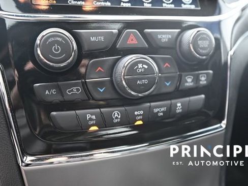 Used 2022 Jeep Grand Cherokee Limited w/ Trailer Tow Group IV image 16