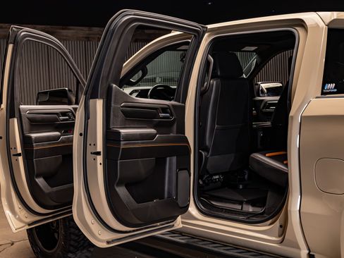 Used 2022 GMC Sierra 1500 AT4 image 29