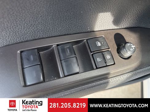 Used 2023 Toyota Camry SE image 11