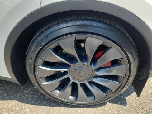Used 2022 Tesla Model Y Performance AWD/4WD image 26
