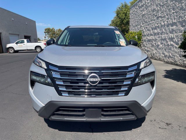 Used 2024 Nissan Rogue S FWD image 2