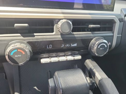 Used 2024 Toyota Tacoma TRD Off-Road AWD/4WD image 15