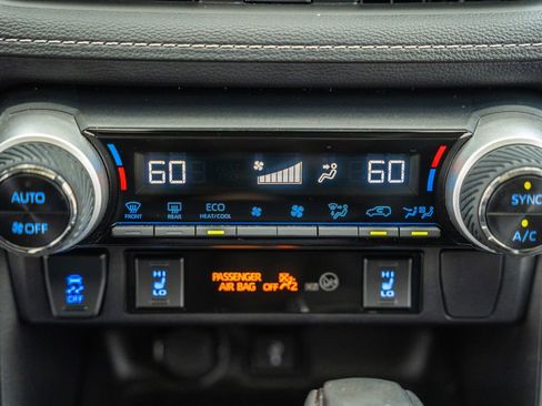 Used 2022 Toyota RAV4 XLE Premium AWD/4WD image 27