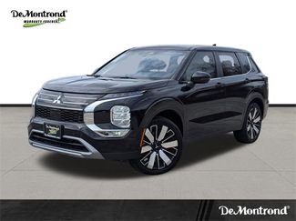 Used 2025 Mitsubishi Outlander SE video 1