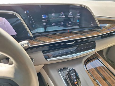 Used 2022 Cadillac Escalade Premium Luxury Platinum AWD/4WD image 17