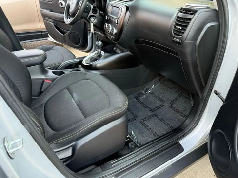 Used 2016 Kia Soul + image 20