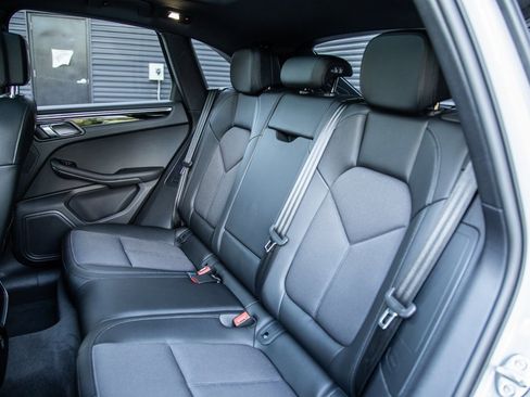 Certified 2023 Porsche Macan image 15