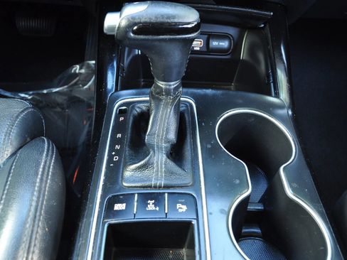 Used 2017 Kia Sorento SX image 16