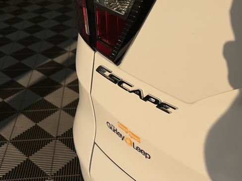Used 2018 Ford Escape SE w/ SE SYNC Package AWD/4WD image 14