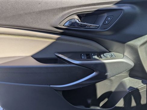 Used 2025 Chevrolet Trax ACTIV w/ Driver Confidence Package image 24