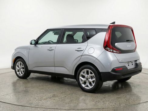 Used 2025 Kia Soul LX w/ LX Technology Package FWD image 6