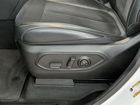 Used 2023 Jeep Grand Cherokee L Laredo image 12