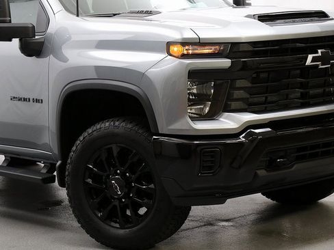 Used 2025 Chevrolet Silverado 2500 Custom w/ Custom Convenience Package image 3