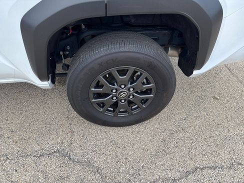 Used 2025 Toyota 4Runner SR5 RWD image 28
