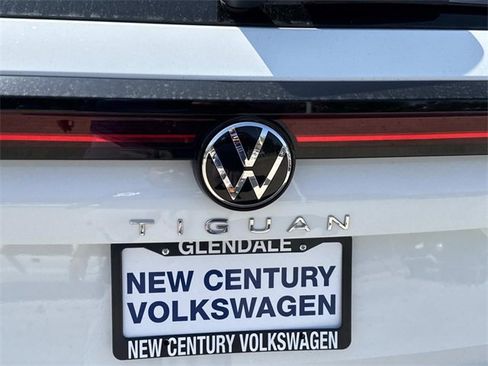 New 2025 Volkswagen Tiguan SE image 6