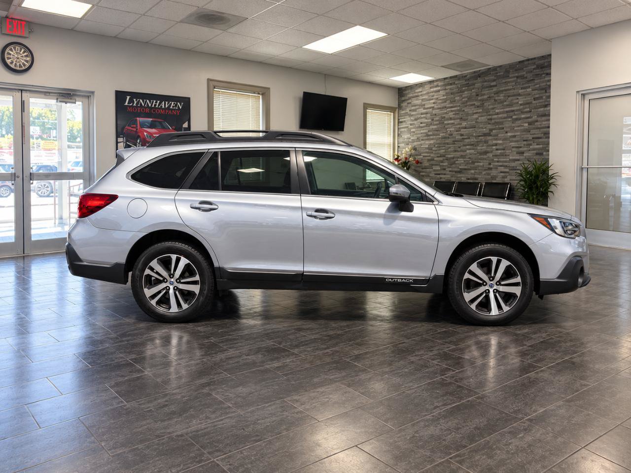 Used 2018 Subaru Outback 2.5i Limited AWD/4WD image 7
