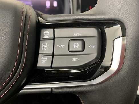 Used 2025 Jeep Wagoneer S Limited image 17