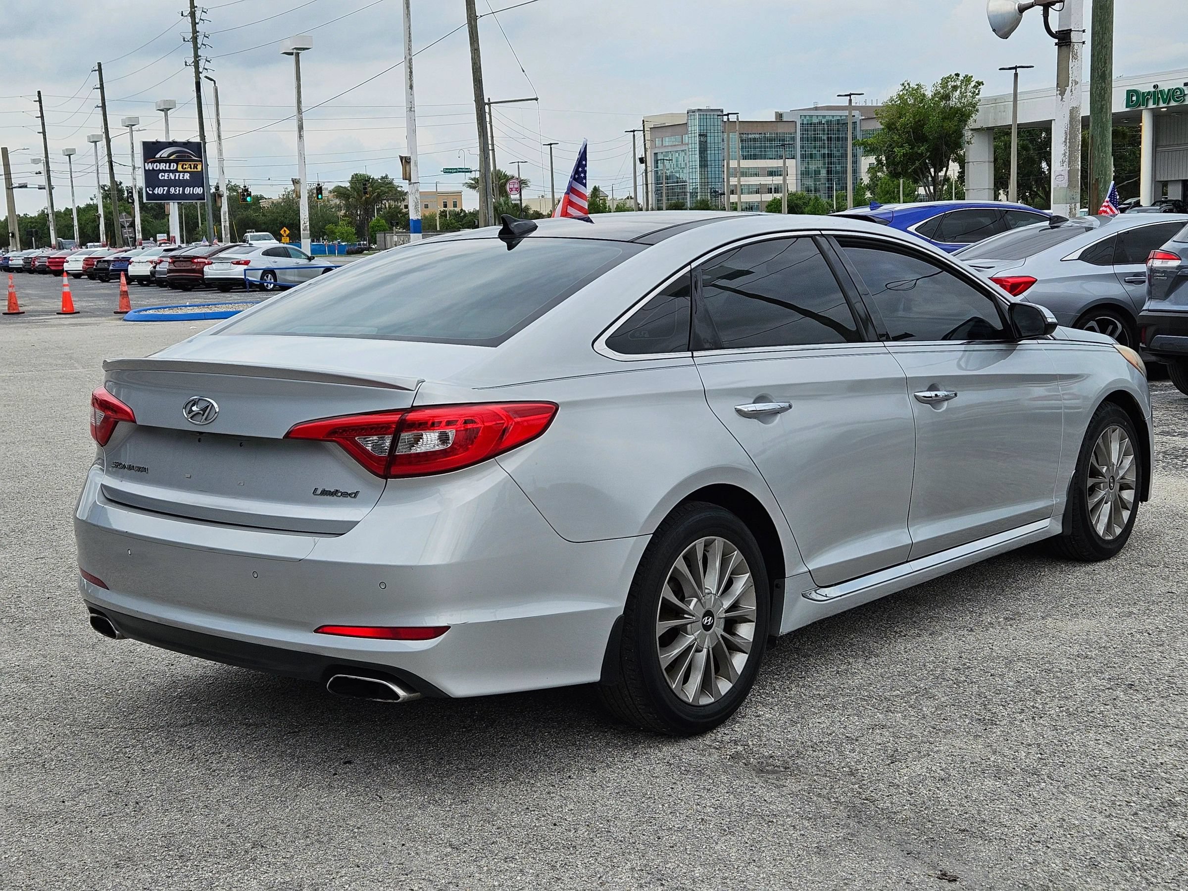 Used 2015 Hyundai Sonata Limited w/ Option Group 06 FWD image 7