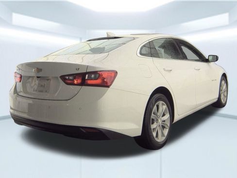 Used 2025 Chevrolet Malibu LT image 2