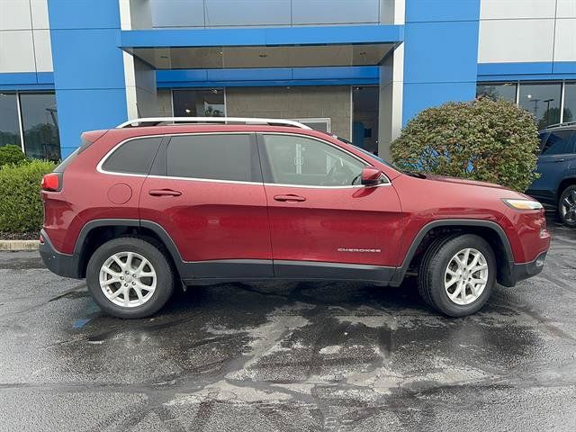Used 2017 Jeep Cherokee Latitude w/ Cold Weather Group AWD/4WD image 8