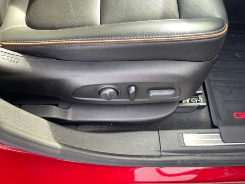 Used 2022 GMC Acadia AT4 w/ Technology Package image 17