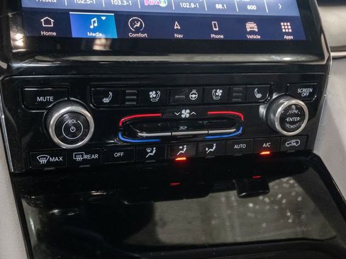 Certified 2021 Jeep Grand Cherokee L Overland w/ Luxury Tech Group IV AWD/4WD image 25