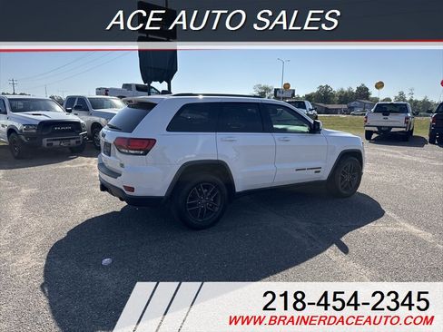 Used 2016 Jeep Grand Cherokee Laredo 75th Anniversary image 3