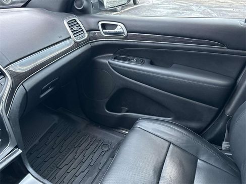 Used 2018 Jeep Grand Cherokee Overland image 32