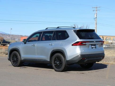 Used 2024 Toyota Grand Highlander AWD image 4