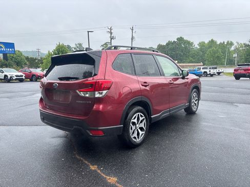 Used 2024 Subaru Forester Premium AWD/4WD image 5