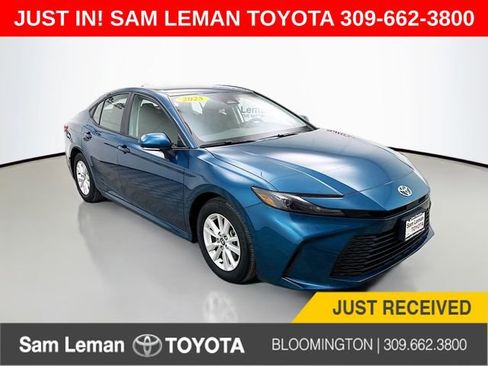 Used 2025 Toyota Camry LE image 1