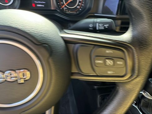 Used 2024 Jeep Gladiator Sport image 27