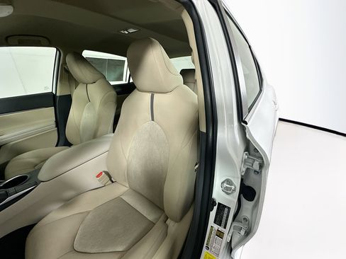 Used 2023 Toyota Camry LE image 12