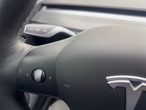 Used 2022 Tesla Model Y Performance image 55