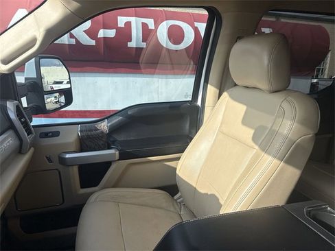 Used 2019 Ford F250 Lariat w/ Lariat Value Package image 24