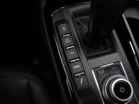 Used 2021 Maserati Levante image 18