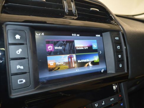 Used 2018 Jaguar F-PACE Premium image 29