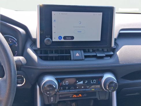 Used 2025 Toyota RAV4 XLE AWD/4WD image 18