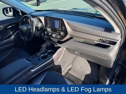 Used 2021 Toyota Highlander XLE image 19