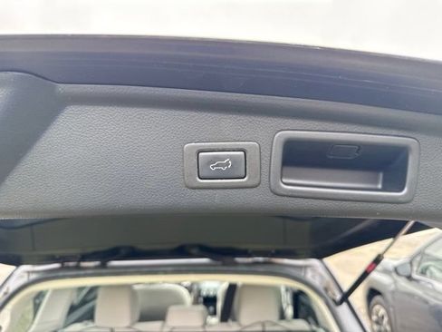 Used 2017 Subaru Forester 2.5i Premium AWD/4WD image 18