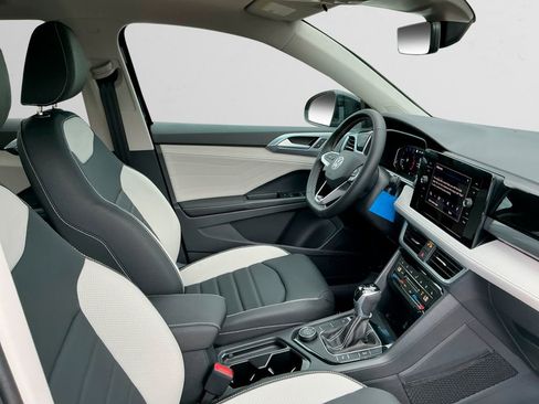 New 2025 Volkswagen Taos SEL image 15