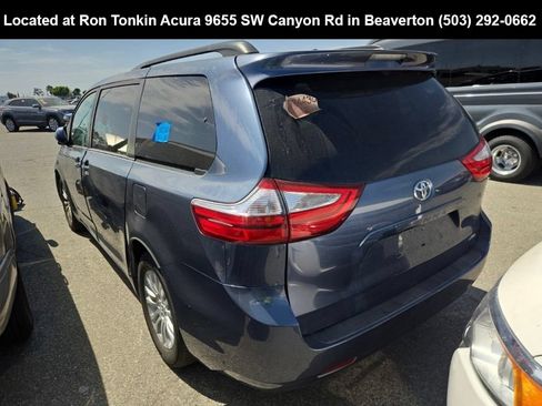 Used 2017 Toyota Sienna XLE FWD image 4