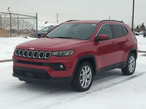 Used 2023 Jeep Compass Latitude image 7