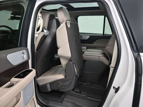 Used 2024 Lincoln Navigator L Reserve AWD/4WD image 30