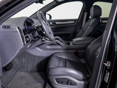 Certified 2023 Porsche Cayenne Coupe image 5
