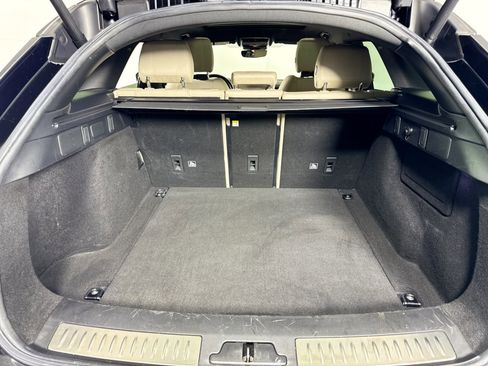 Used 2019 Land Rover Range Rover Velar S image 32