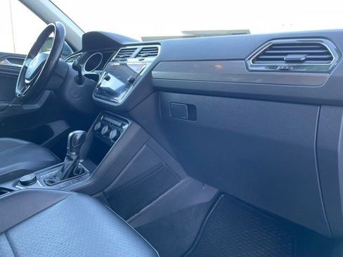 Used 2018 Volkswagen Tiguan SE w/ 18" Alloy Wheels Package AWD/4WD image 28