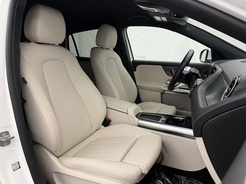 Used 2025 Mercedes-Benz GLA 250 4MATIC image 3