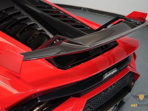 Used 2023 Lamborghini Huracan STO image 11