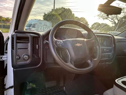 Used 2019 Chevrolet Silverado 1500 Custom w/ Custom Convenience Package RWD image 33
